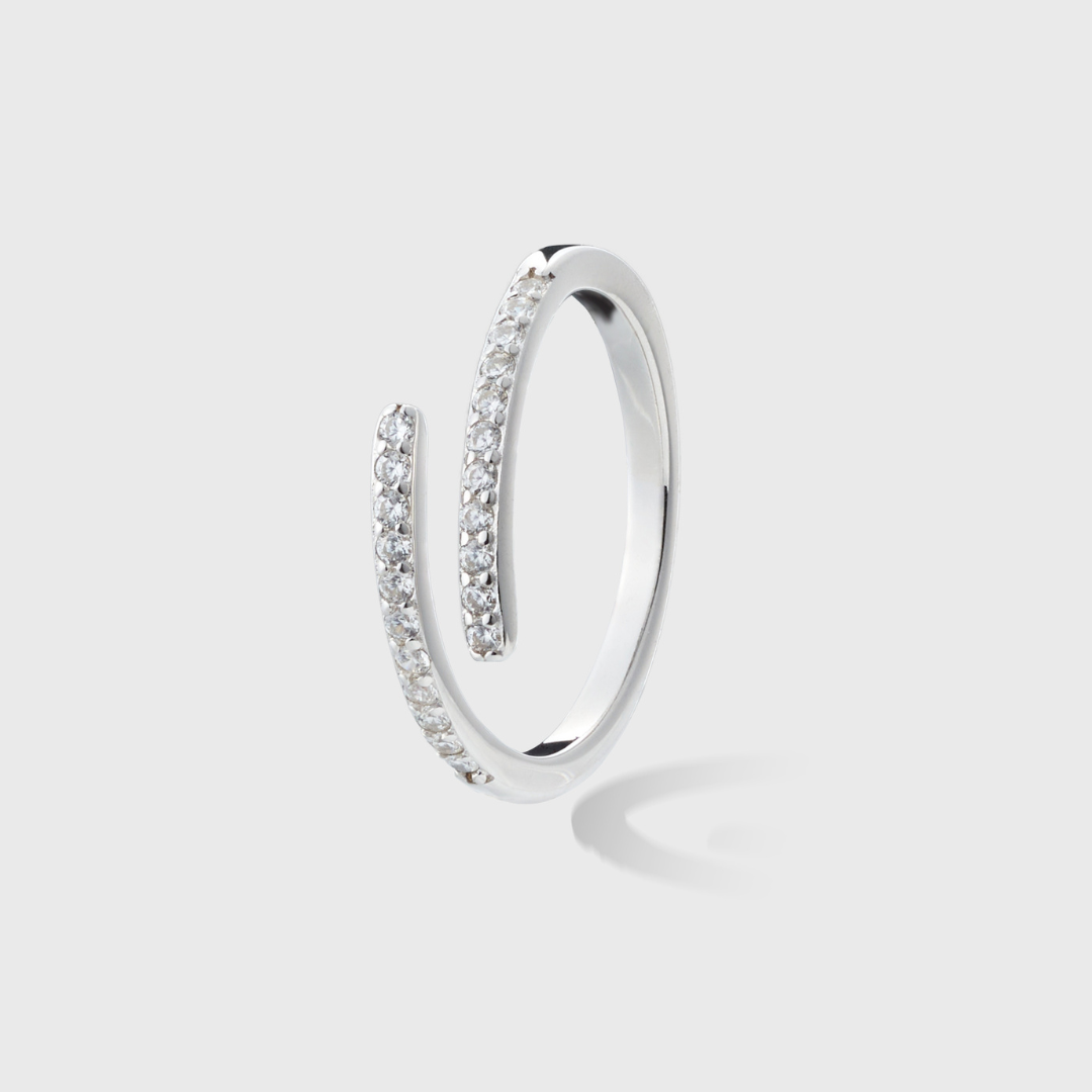 Silver Infinity Ring – Elegant & Timeless Jewelry